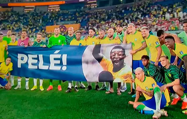 Seleção presta homenagem a Pelé após goleada