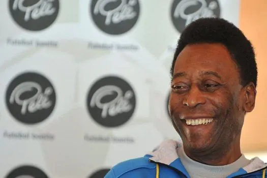 Estado de saúde de Pelé melhora, mas ainda não há previsão de alta