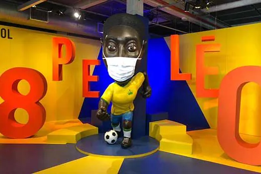 Museu do Futebol veste máscara em “Pelé” para conscientizar visitantes