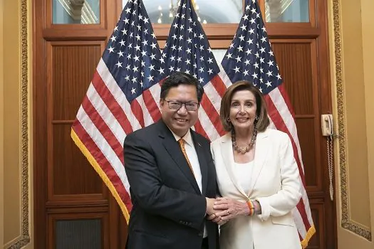 Nas redes sociais da China, fúria com visita de Pelosi a Taiwan vira frustração