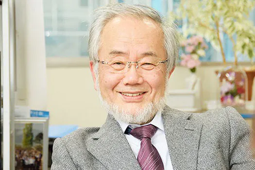 Cientista japonês leva Nobel de Medicina por pesquisa sobre células