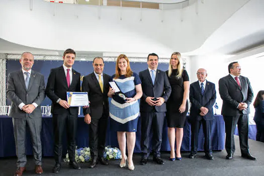 Personalidades da Educação são homenageadas com Medalha dos Autonomistas