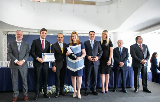 Personalidades da Educação são homenageadas com Medalha dos Autonomistas