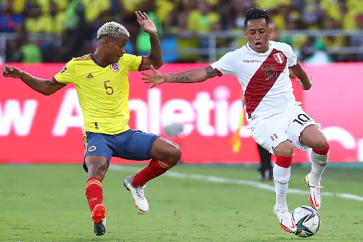 Peru suporta pressão da Colômbia e garante vitória no final do jogo