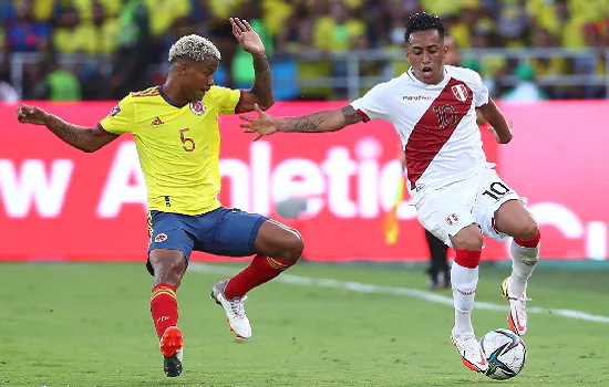 Peru suporta pressão da Colômbia e garante vitória no final do jogo