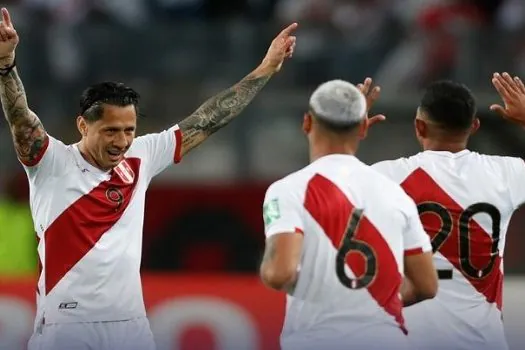 Peru derrota Paraguai por 2 a 0