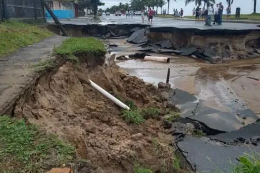 Temporal deixa desabrigados e destrói malha viária em Peruíbe