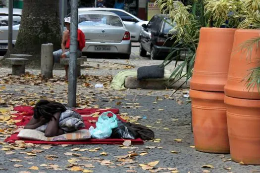 Homem em situação de rua é encontrado morto em São Paulo após madrugada fria