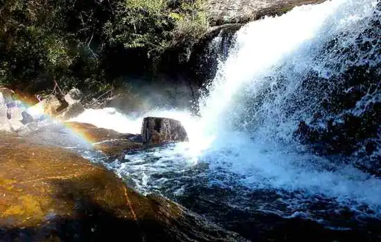 Fundação Florestal abre chamamento para prestação de serviço de cachoeirismo no Petar