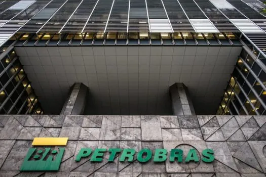 Petrobras está monitorando estoque de combustíveis para virada de ano, diz Prates