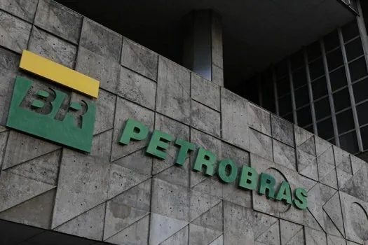 Ação popular pede bloqueio de dividendos da Petrobras