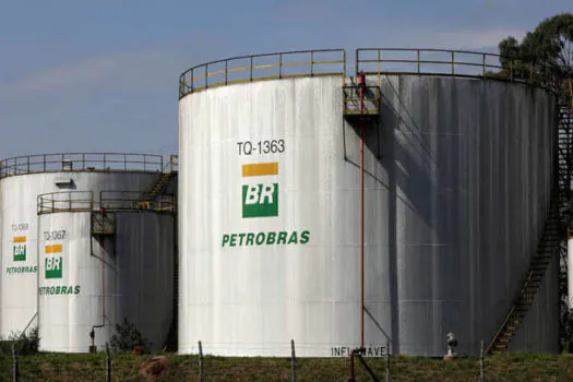 Petrobras reduz exportações de petróleo à China e reforça vendas à Europa