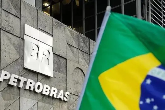 Transição e comando da Petrobras acertaram troca de informações em 1ª reunião