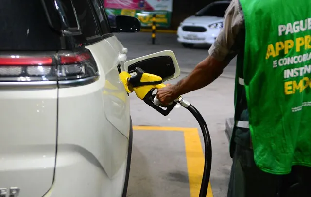 Petrobras anuncia reduções para os preços da gasolina