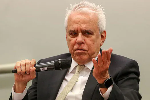 Presidente da Petrobras diz que vazamento é a maior agressão ambiental