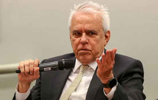 Presidente da Petrobras diz que vazamento é a maior agressão ambiental