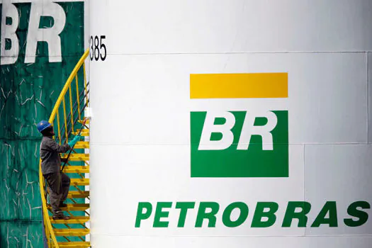 Petrobras anuncia venda de refinarias e rede de postos no Uruguai