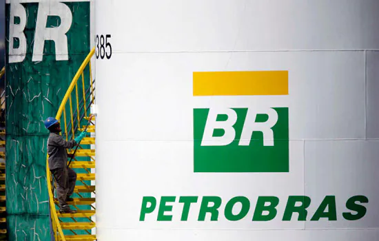 Petrobras anuncia venda de refinarias e rede de postos no Uruguai