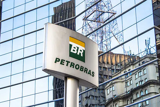 Lava Jato faz buscas na sede da Petrobras e mira fraudes em operações de câmbio