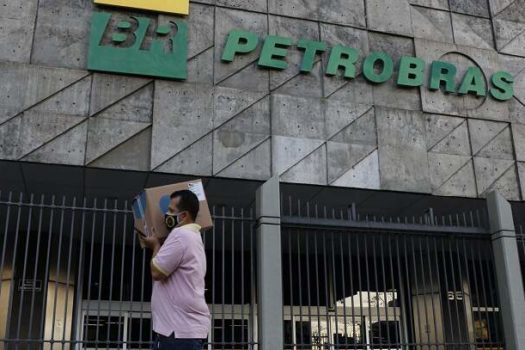 Lucro líquido da Petrobras cai 24,6% em relação a trimestre anterior