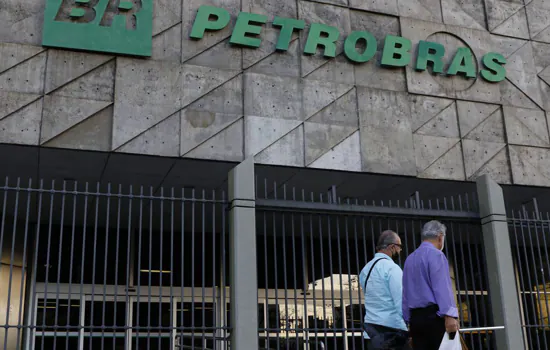 Petrobras reajusta preços do gás de cozinha e da gasolina