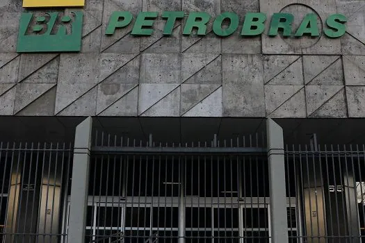 Petrobras tem lucro líquido de US$ 8,8 bilhões no 3º trimestre