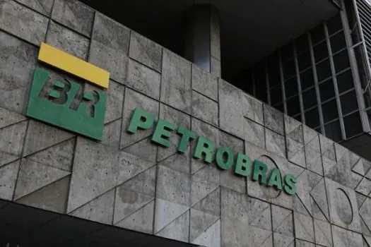 Lula e Prates debatem plano de investimentos da Petrobras