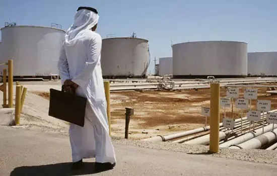 Arábia Saudita resiste aos apelos para cortar investimentos em petróleo