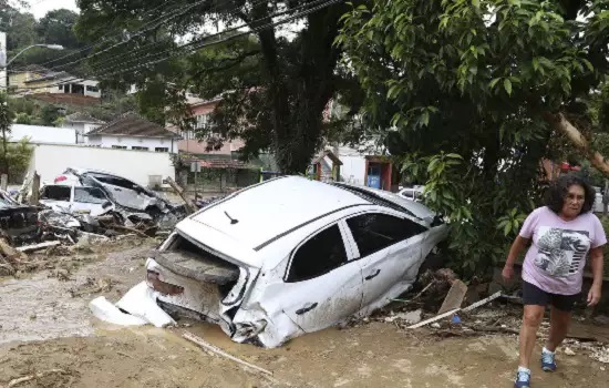 Mortos em Petrópolis chegam a 231