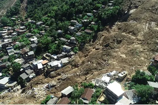 Mortes em Petrópolis chegam a 178 por causa da tragédia