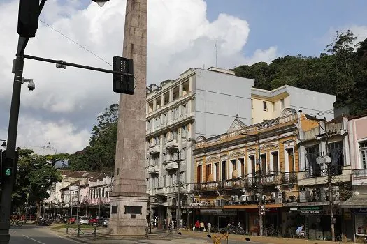 Comércio de Petrópolis reabre lojas e conta os prejuízos