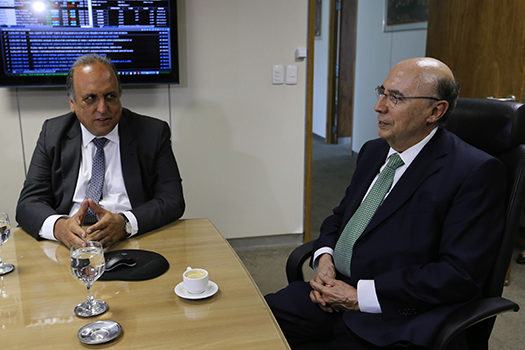 Pezão diz que conversou com Meirelles e Maia sobre nova versão de lei do teto