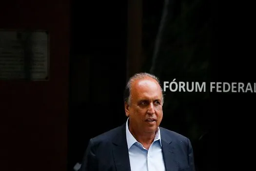 Ex-governador do Rio de Janeiro Pezão retira tornozeleira eletrônica