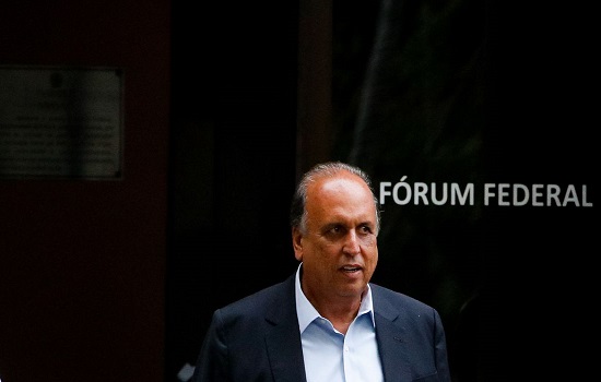 Ex-governador do Rio de Janeiro Pezão retira tornozeleira eletrônica