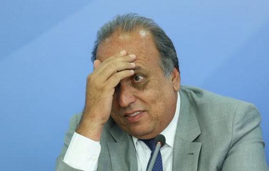 Luiz Fernando Pezão teve a cassação mantida pelo TRE-RJ por abuso de poder econômico e político
