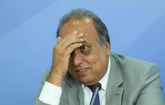 Justiça bloqueia R$ 45 milhões de Pezão