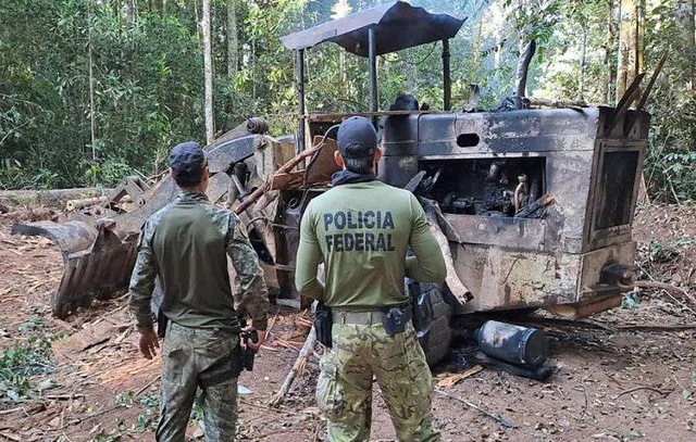 PF faz operação contra extração ilegal de ouro e diamantes em TI