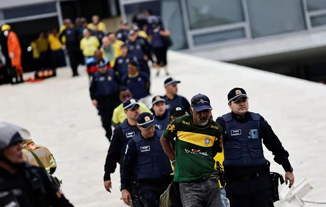 PF libera idosos e mães com crianças detidos em atos golpistas