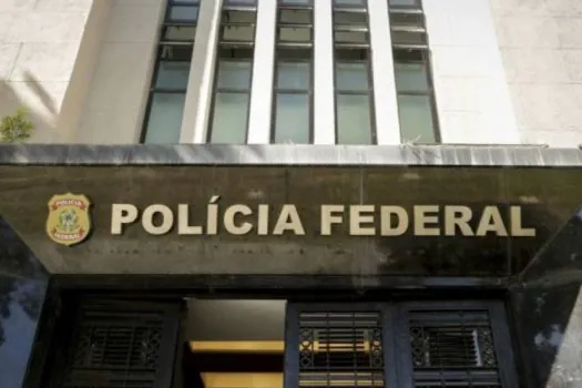 Desembargador solta delegado suspeito de receber propina, mas o proíbe de ir à PF