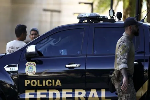 PF faz operação contra tráfico internacional de armas