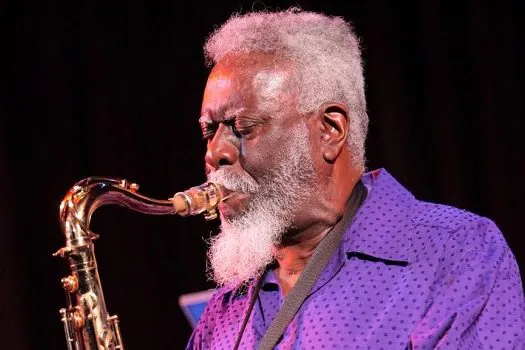 Morre Pharaoh Sanders, saxofonista da velha guarda do jazz, aos 81 anos