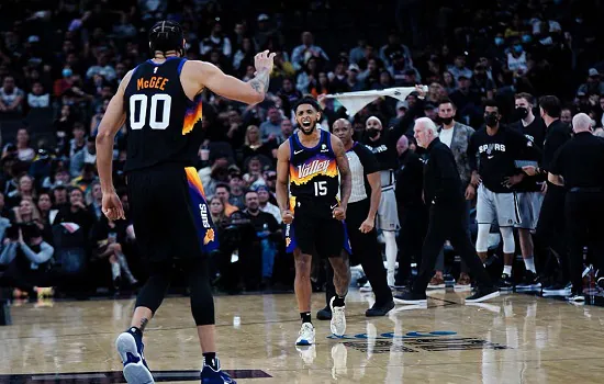 Phoenix Suns embala e soma sua 13ª vitória seguida na NBA diante dos Spurs