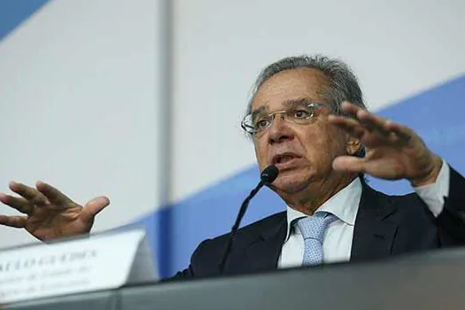 Guedes diz que PIB pode cair até 4% se isolamento for além de julho