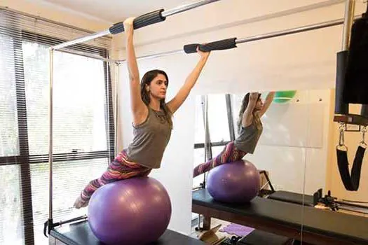 Pilates: mil e um benefícios, entre eles o alívio de sintomas da TPM