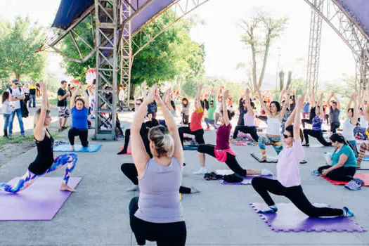 Vivência gratuita de pilates no Parque Central