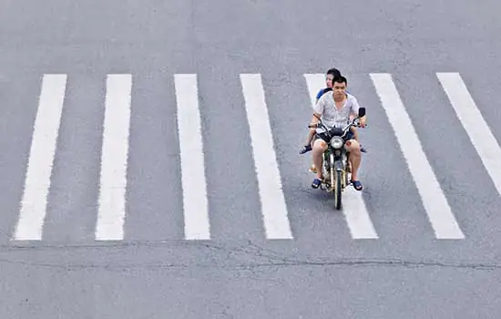 Melhor não pilotar sua moto de chinelo