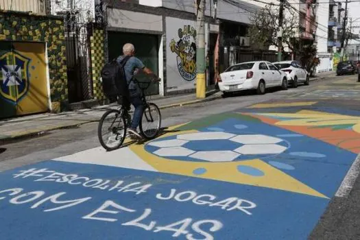 Rua do Rio se colore para torcer pelo Brasil nesta segunda-feira (24)