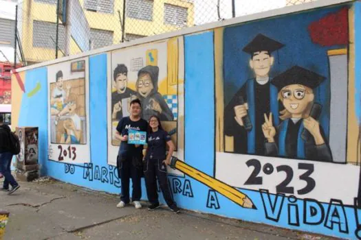 Colégio de São Paulo revitaliza muro com pinturas de alunos na rua dos Lavapés