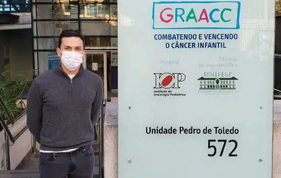 Pipo Derani visita o Hospital do GRAACC