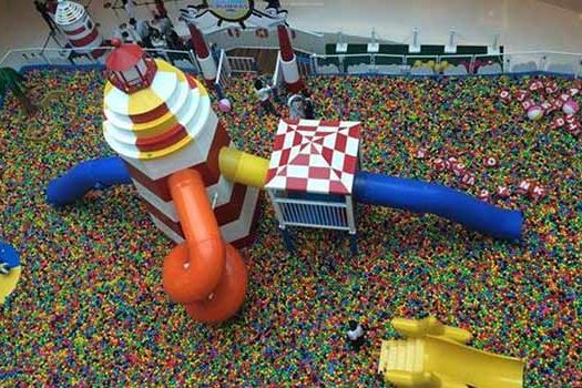 Piscina de bolinhas gigante retorna ao Shopping ABC